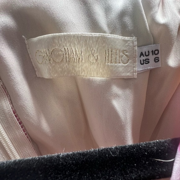 GINGHAM AND HEELS - Picture 4 of 4